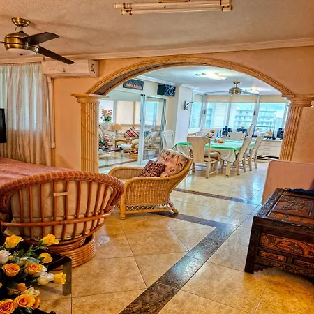 Beachfront Nautical Apartment Benimagrell